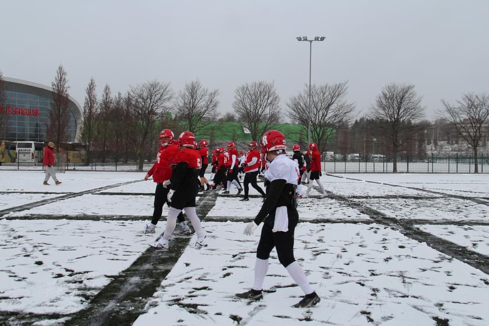 CAMP 1 vibes from the snowy training grounds! ❄️

📸: Emma Hakala
#roostersfamily #jenkkifutis #jefu #roostersfootball #vaahteraliiga #americanfootball