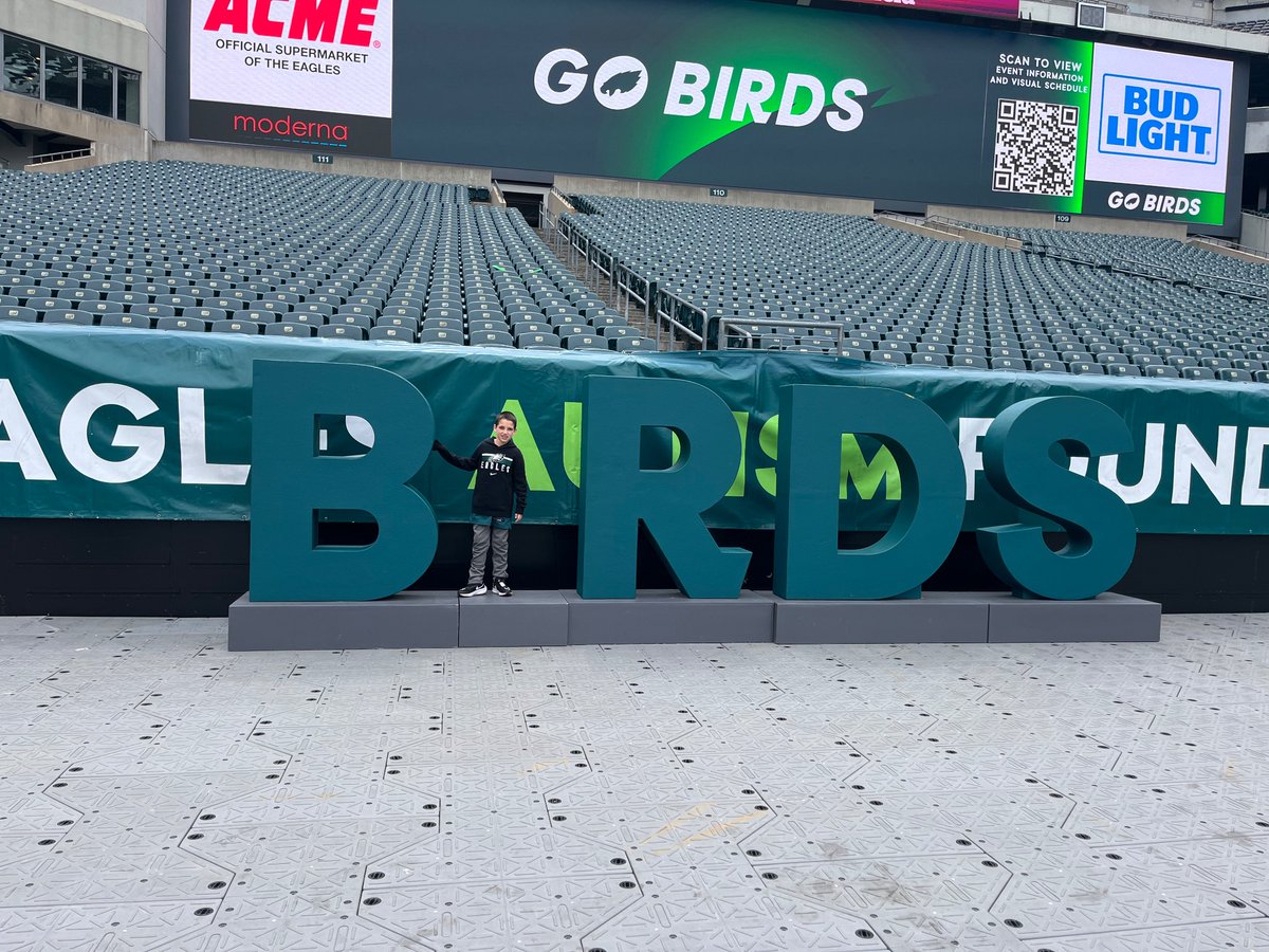 krislynn77's tweet photo. Such a fun day at @eaglesautism huddle for autism event https://t.co/hfTK1p546z
