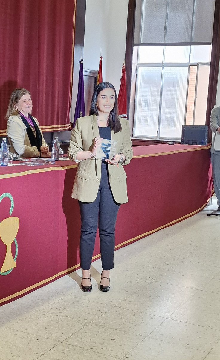 #Enhorabuena a Paula Parra Rey, #alumna de @optica_ucm por su comunicación “Prevención y diagnóstico de la Acanthamoeba” premiada en el XVI Congreso de Investigación de Estudiantes de Grado en Ciencias de la Salud. ¡Gran Trabajo Paula!