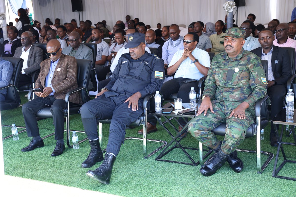 #Kwibuka30 Abayobozi mu nzego zitandukanye mu Karere ka <a href="/Nyarugenge/">Nyarugenge District</a> muri <a href="/CityofKigali/">City of Kigali</a> imiryango y'Abarokotse Jenoside yakorewe Abatutsi bateraniye kuri St Famille aharimo kwibukwa ibihumbi by'Abatutsi baguye muri Rugenge, CELA, St Paul na Calcutta muri Jenoside <a href="/MuhimaRwanda/">MUHIMA SECTOR</a>