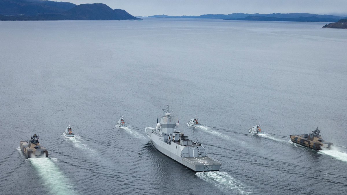 DefenceOps's tweet photo. Starting the week off in style 🌊

Exercise #TamberShield24🛡️is underway and demonstrating our ability to work closely with @Forsvaret_no 

Wildcats from @815NAS support the formation of UK 🇬🇧 and Norwegian 🇳🇴 vessels. 

@royalnavy @JEFnations #JEFtogether https://t.co/FJXCtioWBm