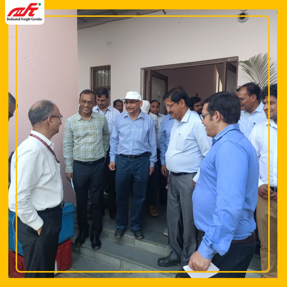 Today Sh. Shobhan Chaudhuri, GM/NR, along with senior officials of NR & #DFCCIL inspected the New Khurja Junction of EDFC. He took stock of the CMS & rest room facilities & commended the integration of new technologies like DFIS.

#TransformingTransportation #GameChanger