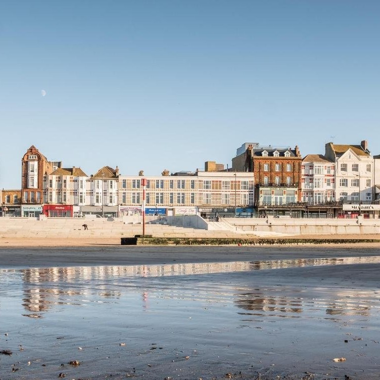 🚌 Join us on Saturday 15th of June for a trip to Broadstairs or Margate🍦

📲 01883 330095 to book your ticket today.

#allenbycoachhire #coach #coachhire #daytrips #fundaysout #fun #travel #surrey #surreyhills #kent #openforbusiness #margate #broadstairs #seaside