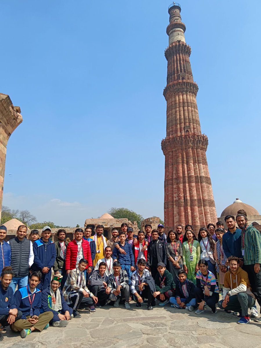 दिनांक 07.03.2024 को  यशोभूमि  में आयोजित केंद्रीय संस्कृत विश्वविद्यालय के प्रथम दीक्षांत समारोह में 50  स्वयंसेवियों ने भाग ग्रहण किया । इस यात्रा के अंतर्गत दिल्ली के विभिन्न ऐतिहासिक स्थलों का भी भ्रमण स्वयंसेवकों द्वारा किया गया।