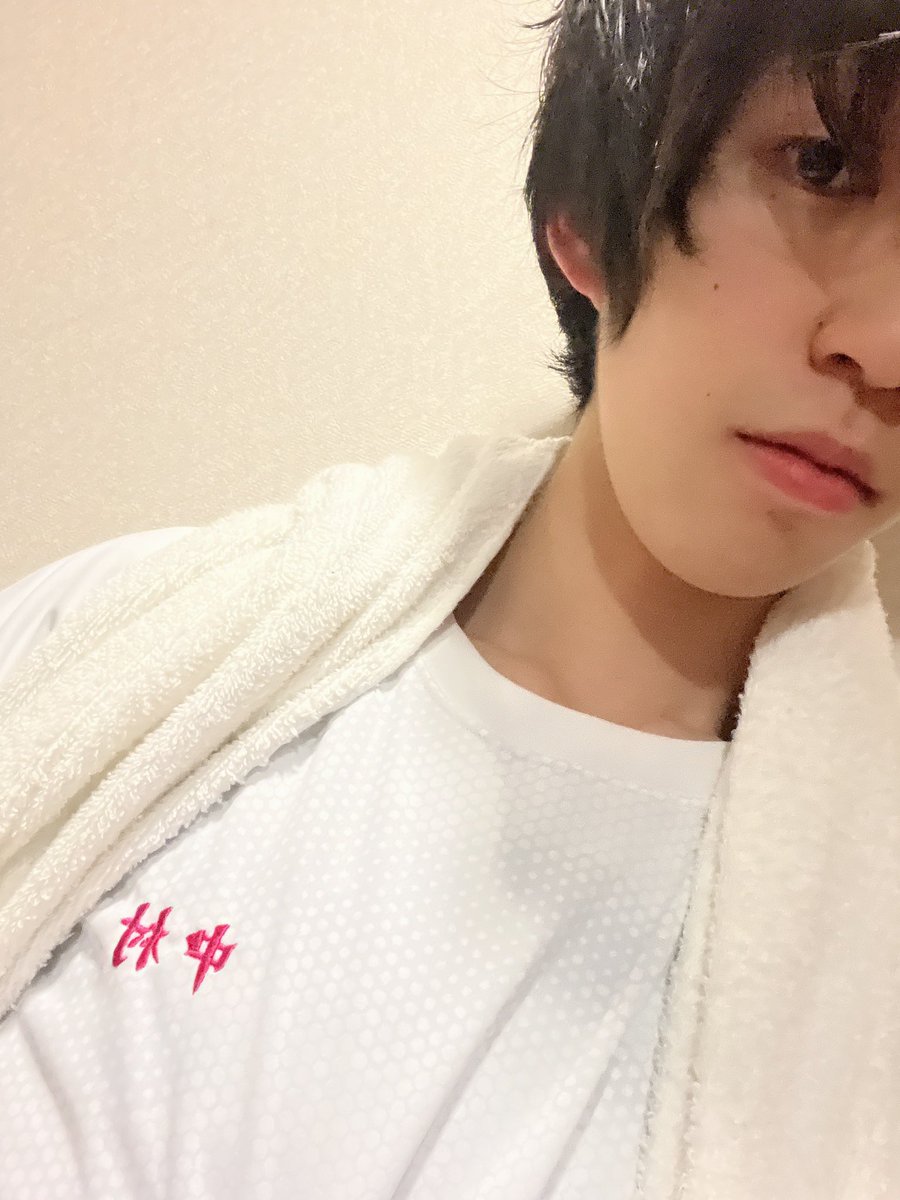 Rikkun_ONE's tweet photo. こんばんは♪
そしてお久しぶりです〜
Xの投稿をしてなさ過ぎるので今日から頑張ってたくさん投稿します💪
と言いつつも何を上げていいのか分かりません、、笑

僕のパジャマは高校の中村ジャージです。
皆さまおやすみなさい💤
ステキな夢を☺️また明日👋
(こんなんでいいのか？笑) https://t.co/x07RMikXU5