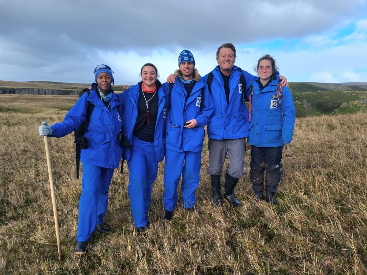 #MouseFreeMarion team #MarionIsland 
Rabia Mathakutha (takeover team), Monique van Bers (M81), Elmar van Rooyen (M81), Anton Wolfaardt (takeover team), Camilla Smyth (M80)
#SANAP <a href="/BirdLife_SA/">BirdLife South Africa 🇿🇦</a> <a href="/UPEcology/">Michelle Greve</a> @dsigovza <a href="/NRF_News/">National Research Foundation of South Africa</a> <a href="/environmentza/">Environmentza</a> @sapri_dsi 
Photo: Adrienne (Ocean