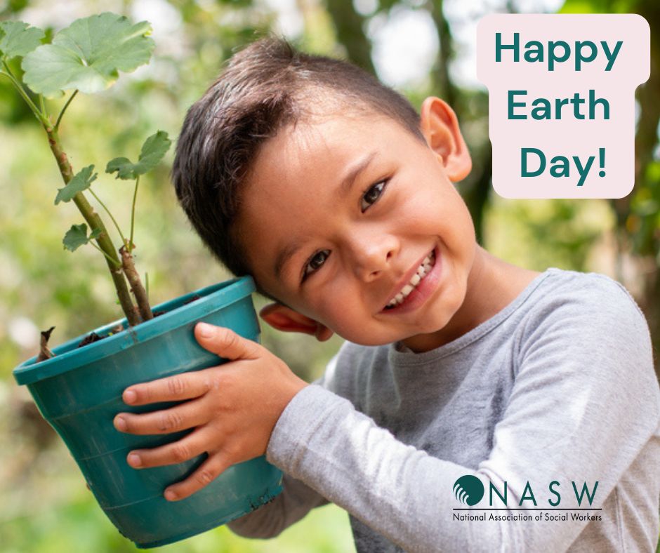 Did you know #SocialWorkers are on the frontlines of the fight for environmental justice? On this #EarthDay, we celebrate the social workers who are working to protect our planet and our people! Learn more from #NASW buff.ly/3U4uBOa