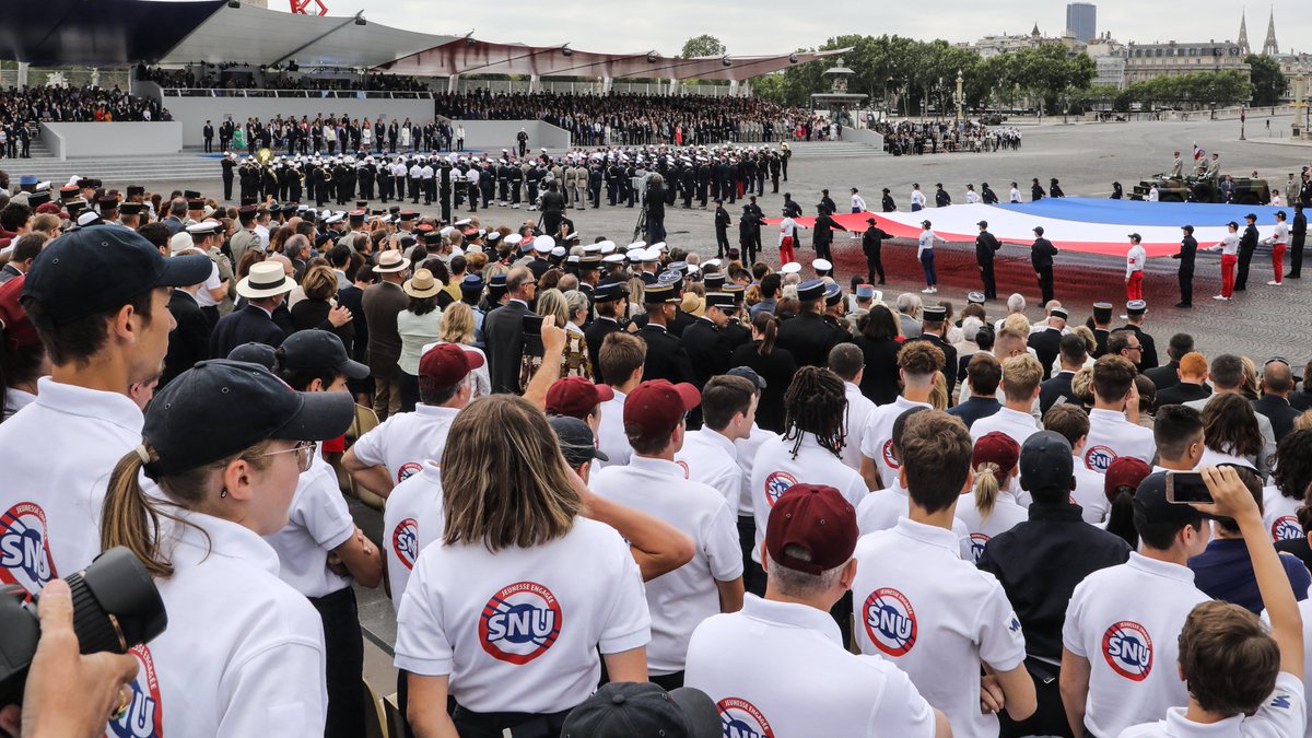 RDV à 18h20⏰ Le discours militariste est-il de retour ? @EmmanuelLauren2 recevra @BenedicteCheron historienne, maître de conférences @UnivCathoParis, @AnneMuxel sociologue, dir. de recherche au @CEVIPOF et @maximelaunay chercheur à l'@IRSEM1