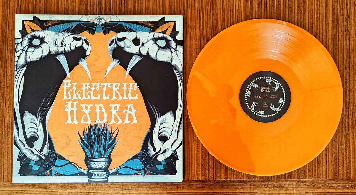 💥
#NowPlaying Electric Hydra, the debut studio album by 🇸🇪 stoner punk band #ElectricHydra, released Nov 27, 2020 via Majestic Mountain Records.
#vinylcollection #vinyladdict #nowspinning #recordcollection #vinylcollector #recordcollector @Majestic_vinyl