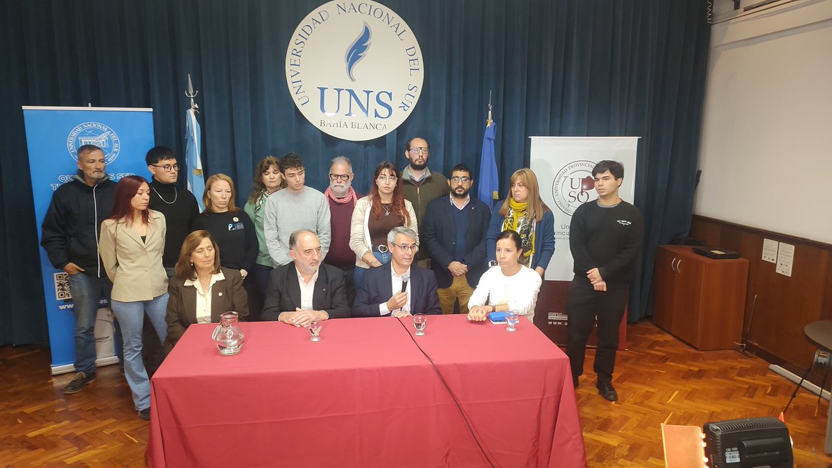 Ahora, en vivo desde la <a href="/UNS_oficial/">Universidad Nacional del Sur</a> conferencia de prensa de las autoridades de las universidades de Bahía Blanca para convocar a la marcha en defensa de la educación pública que se realizará mañana.