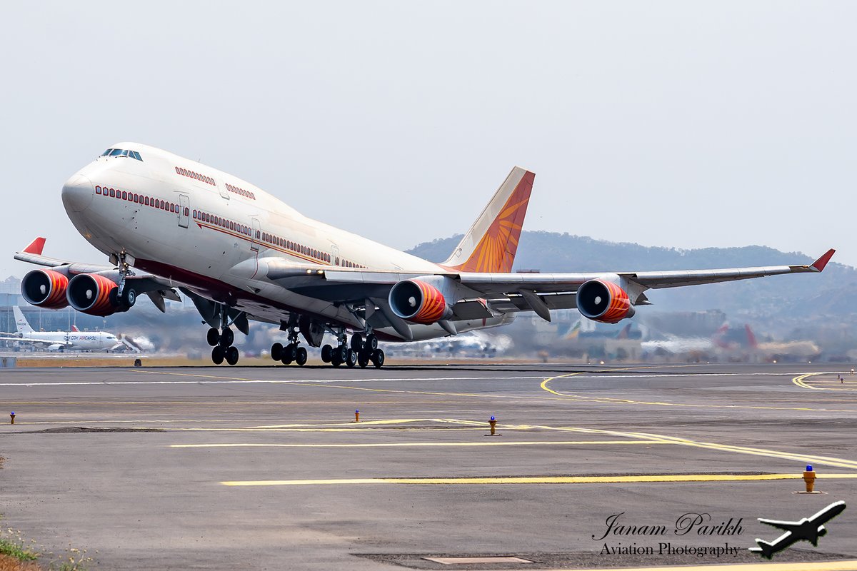 With loads of love to this iconic bird, the @Boeing 747-400 of @airindia! Here are a few pictures from today taken by me, as a tribute to the #QueenOfTheSkies 😍

#Avgeek #Aviation #PlaneSpotting #Boeing747 #AeroLife #AirportLife