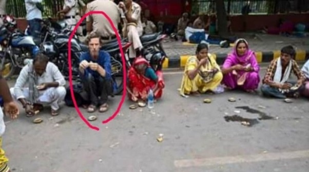 theaiguyonx's tweet photo. Which story makes you inspired most as an Indian?
In the circled picture, there is a person sitting in slippers who is eating food while sitting among the poor people and behind him are two policemen on a bike, they too have no clue who they are. This is not a beggar. This is India's famous economist Jean Dreze. He drafted MNREGA and was instrumental in bringing the RTI Act. Jean Dreze, born in Belgium, came to India in 1979 and got Indian citizenship in 2002.
A cart brings food from the Gurudwara (it has to be accepted that there is one of the welfare religious entities in India and that is the Gurudwara) and Drez also sits with them with a bowl. When they are asked to eat their fill, they give this answer: 
The people here are getting only two rotis to eat. I will also eat only two chapattis.
#Surat #TheCoinRepublic #MahindraForPlanetQuiz #MukeshDalal