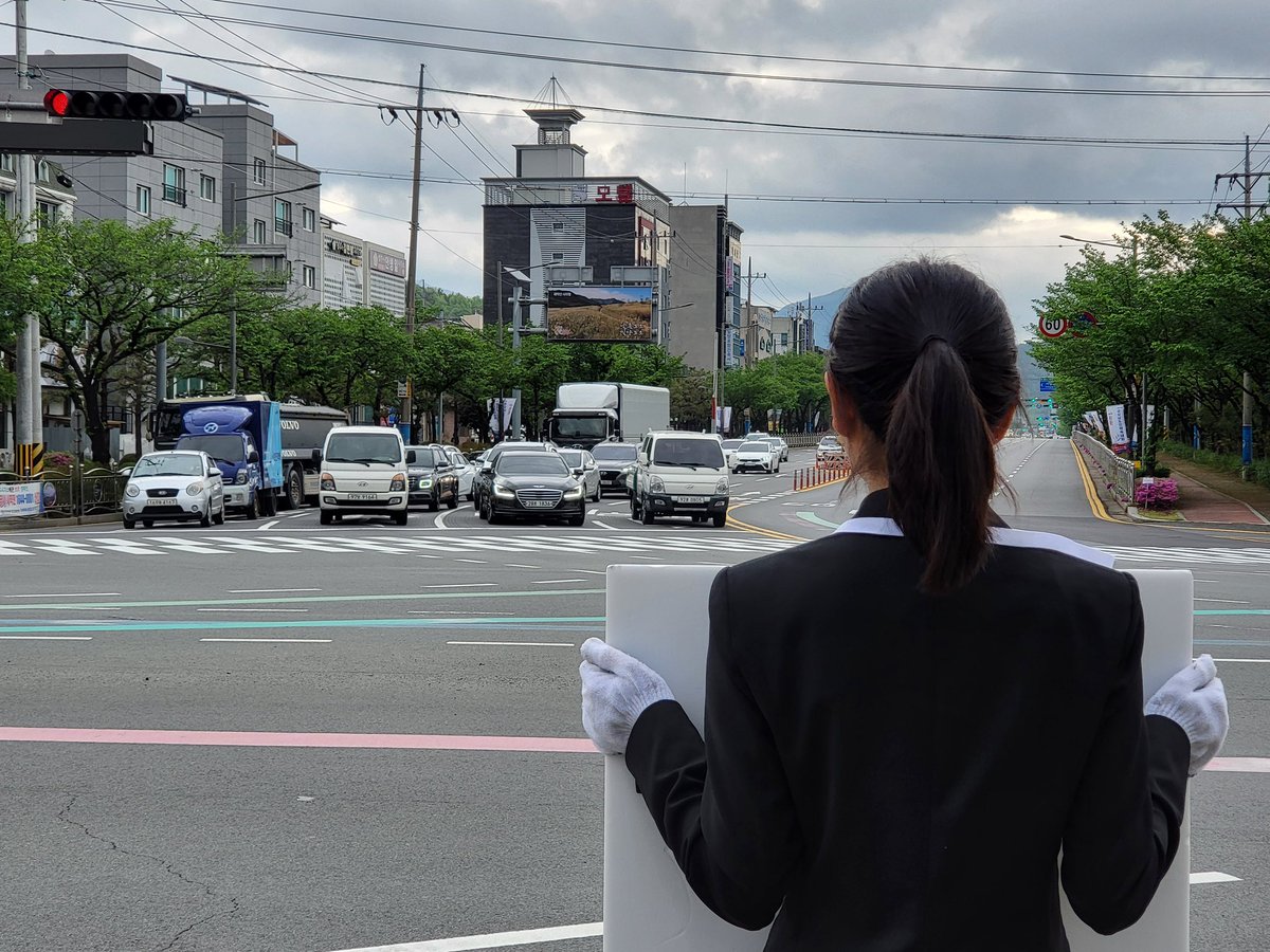 오늘 밀양 출근 인사까지 밀양의령함안창녕 4개 시군을 다니며 한 이번 선거 낙선 인사를 마무리했습니다.

선거 기간만큼이나, 선거가 끝난 후 정리하고 마무리하면서 배우는 것들도 더 많은 것 같습니다.
진심으로 감사드립니다. 

앞으로 대한민국은 더 밝아질 것입니다. 
저 또한 원외에서 열심히…