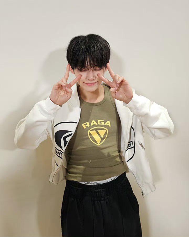 txt_sarangdan2's tweet photo. 240422 #TOMORROW_X_TOGETHER 웨이보 https://t.co/DcqJEEIZeD