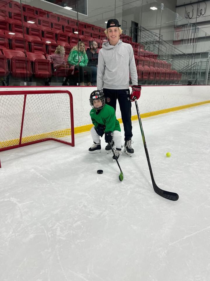 Grandforksavs's tweet photo. How cool is this: The boys (along with a bunch of former Avs, and current Riders, Knights, &amp; Stallions) all spent some time at Icon yesterday at the “try hockey for free” event. Good times had by all! https://t.co/XK7ZXqzDEc
