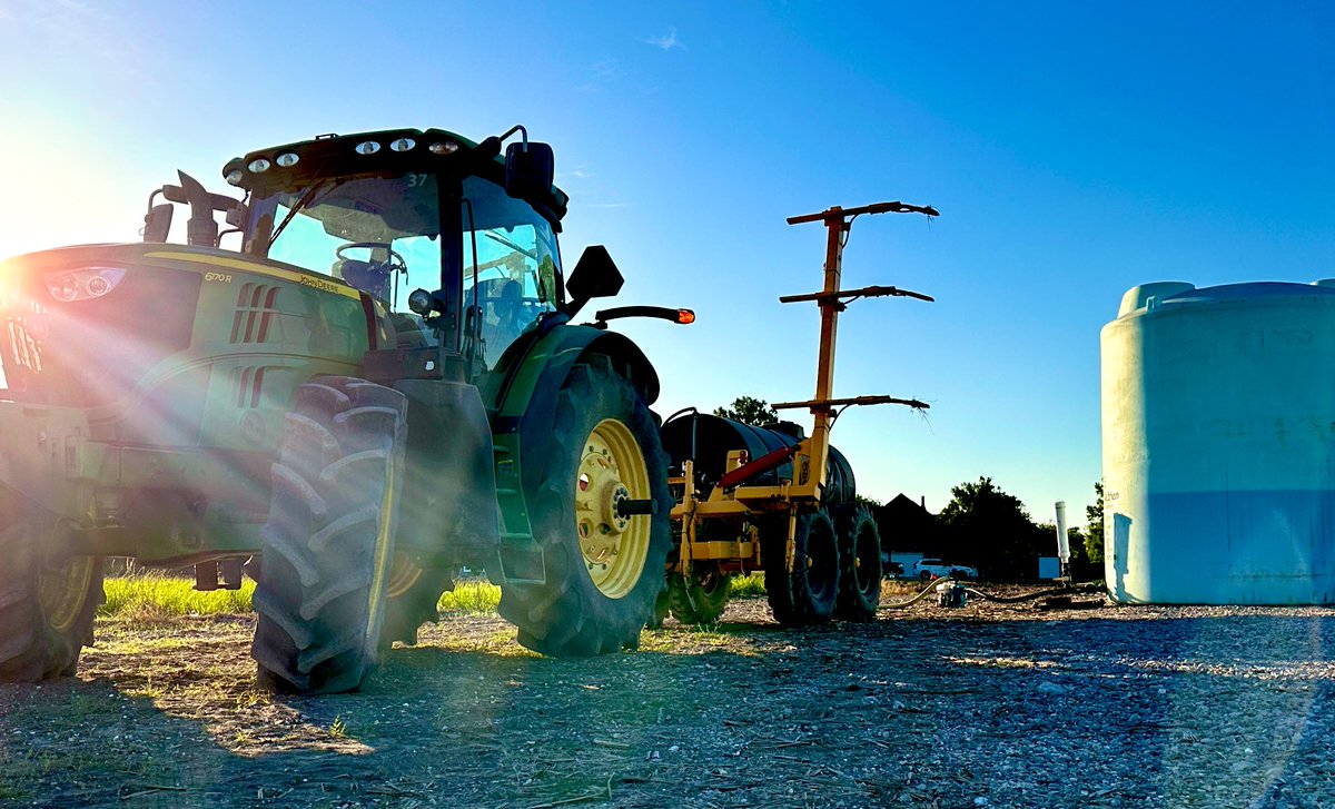 Beautiful weather for the cane to get that go go juice today. #LASugar #LifesSweeter @JohnDeere @LASugarcane