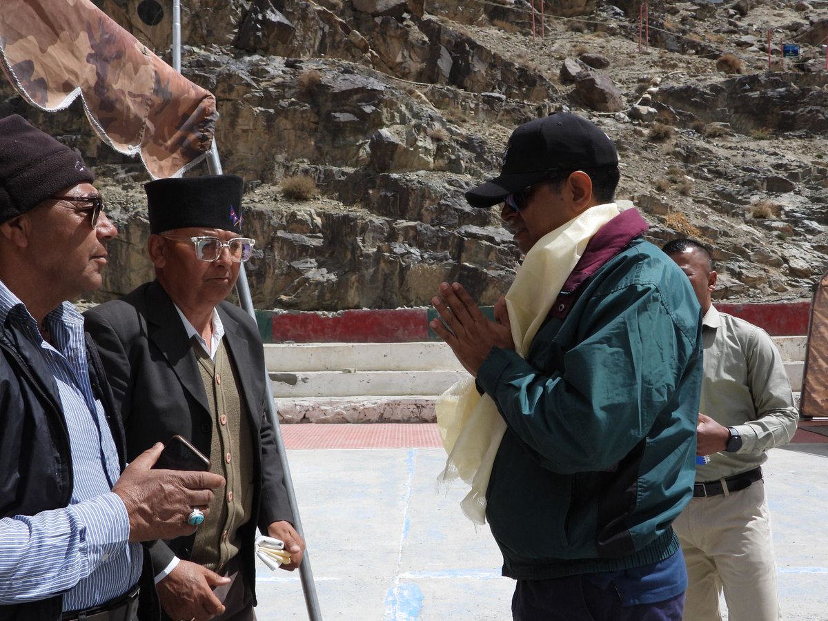 prodefencejammu's tweet photo. #FamilyBeyondBlood. Ex Servicemen Meeting was conducted at Biamah, Leh under aegis of #ForeverInOperations Division. Their problems were listened with a commitment to solve them earliest &amp; the promise &amp; resolve towards the Nation was renewed by one and all.

@SpokespersonMoD https://t.co/HLbbQ4uv9y