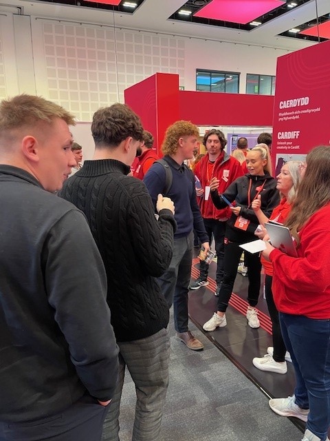 Chepstow_Upper's tweet photo. Always such a joy to take our Blwyddyn 12 students to the @ucas_online Convention, where they have the opportunity to talk to universities, employers and apprenticeships. They left with lots of goodies and, more importantly, ideas for their post-18 pathways @chepstowschool https://t.co/lC1ezXPsE9