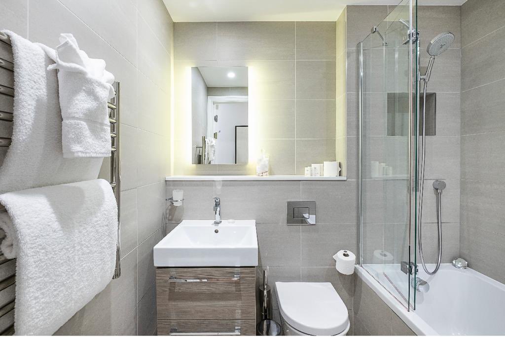 Our LAK Apartments in #Kensington offer all guests luxury 5 star touches. #Servicedapartments #london #luxury #LuxuryTravel #visitlondon #holiday #familyholidays #travel #WeekendVibes #businesstravel #businesstips #vacation #vacationmode #halfterm #citybreak #familytrip #tourism