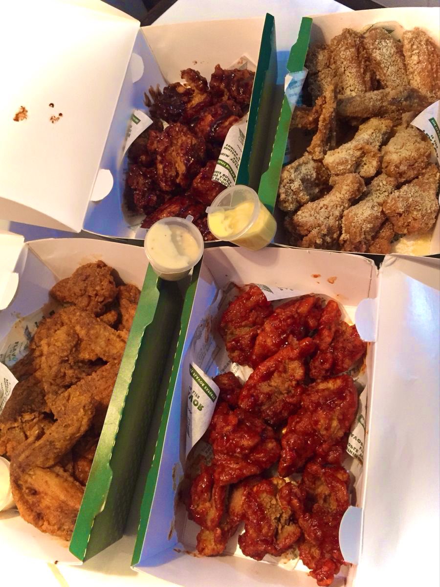 ᅠ
ᅠᅠ
Anak-anak di studio gimana gak seneng coba?

Dapet makanan plus dianterin yg cantik begini?
ᅠ
ᅠ