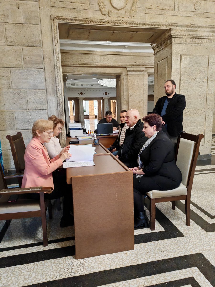 GeshevI's tweet photo. Коалиция "Граждански блок" се регистрира успешно за участие в предстоящите избори. Съвсем скоро ще видите в листите ни много личности, които ще ви изненадат. Общото между всички тях е едно - любовта към България.

 #ДаВърнемДържаватаНаГражданите #ГражданскиБлок https://t.co/M3sNWlm8xW