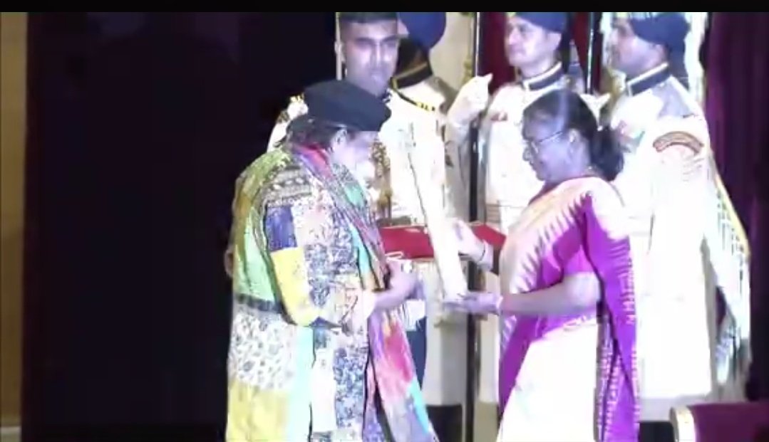 President Murmu presents Padma Awards 2024 at Civil Investiture Ceremony-I at @rashtrapatibhvn #PadmaAwards #PeoplesPadma