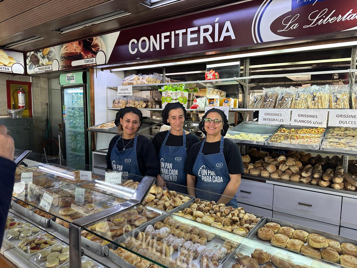 cnbpf's tweet photo. ✈ Déplacement de Dominique Anract Président de La Confédération Nationale de la Boulangerie-Pâtisserie Française (CNBPF), également Président de l'#UIBC International Union of Bakers and Confectioners en #Uruguay. 🥖 🍞 🇺🇾
Visites d'étapes @Lesaffre à #Montevideo, au Centro de Industriales Panaderos del Uruguay.
#boulangeries #Uruguay @UIBC_