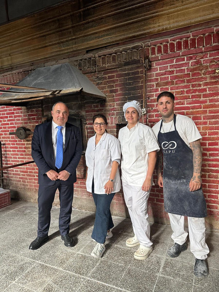 cnbpf's tweet photo. ✈ Déplacement de Dominique Anract Président de La Confédération Nationale de la Boulangerie-Pâtisserie Française (CNBPF), également Président de l'#UIBC International Union of Bakers and Confectioners en #Uruguay. 🥖 🍞 🇺🇾
Visites d'étapes @Lesaffre à #Montevideo, au Centro de Industriales Panaderos del Uruguay.
#boulangeries #Uruguay @UIBC_