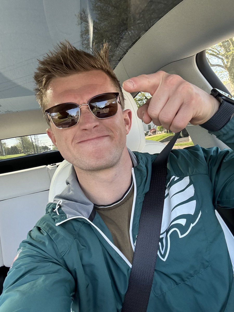 Nobody is going to get up this week and win for you. The only thing really stopping you is that person in the mirror. 

Happy Fucking Monday, be great. ☀️