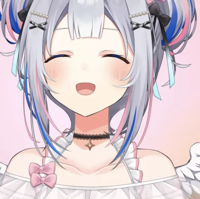 見てくださいこの可愛い笑顔! そして素肌がたくさん見える姿! そしてへそ出し! さらには需要をおさえてくれるこの生足! 極めつけには幼さも見えるようなこのちっぺえ! 貧乳はステータスだ! 希少価値なのだよ! 最高すぎんか?