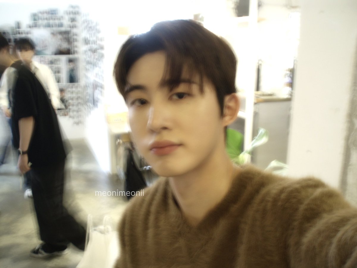 Kim Hanbin taking selfies using an ID’s retro digital camera