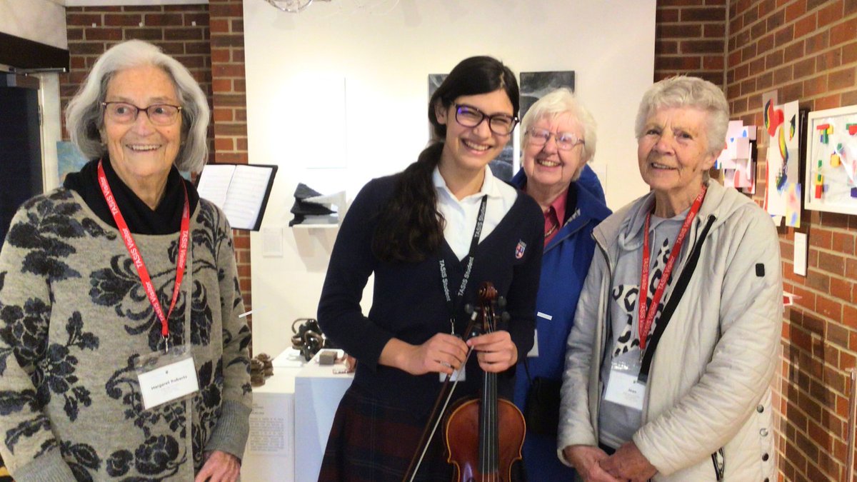 🖼️ We had the pleasure of hosting the #Thorpe Community group for a special visit to our #IBArt Exhibition! It was a delightful experience sharing our students' creative talents with our local community.