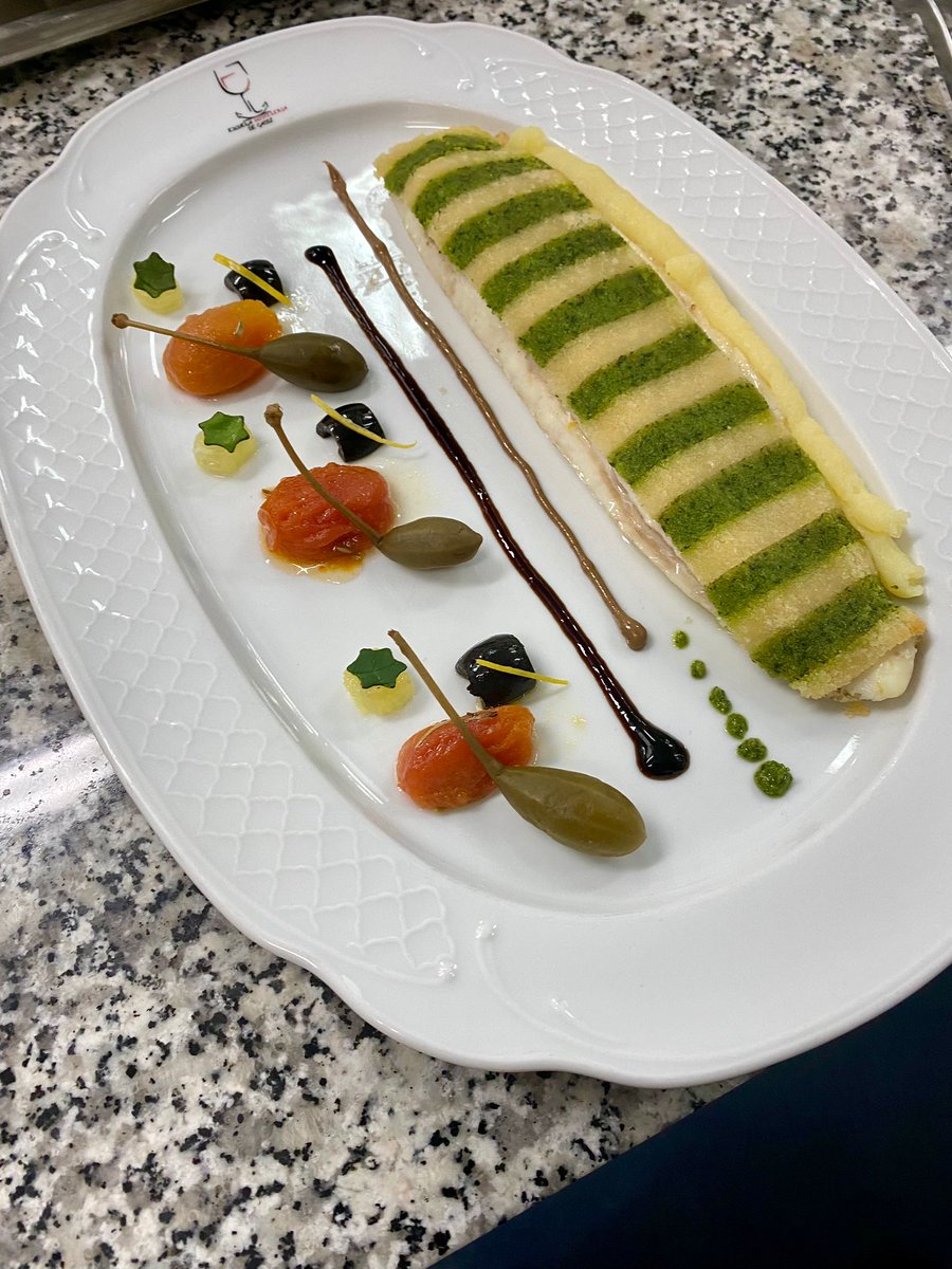 EHC_SAE's tweet photo. En Cocina comenzamos con la unidad formativa Cocina Creativa y de Autor. 💡🍽️
✨Un apasionante viaje gastronómico donde cada plato es una obra maestra única! 🔥🧑🏻‍🍳👩🏼‍🍳

#cocina #arte #cocinadeautor #cocinacreativa #fpe #FPEmpleo https://t.co/2c4CFEuhL1