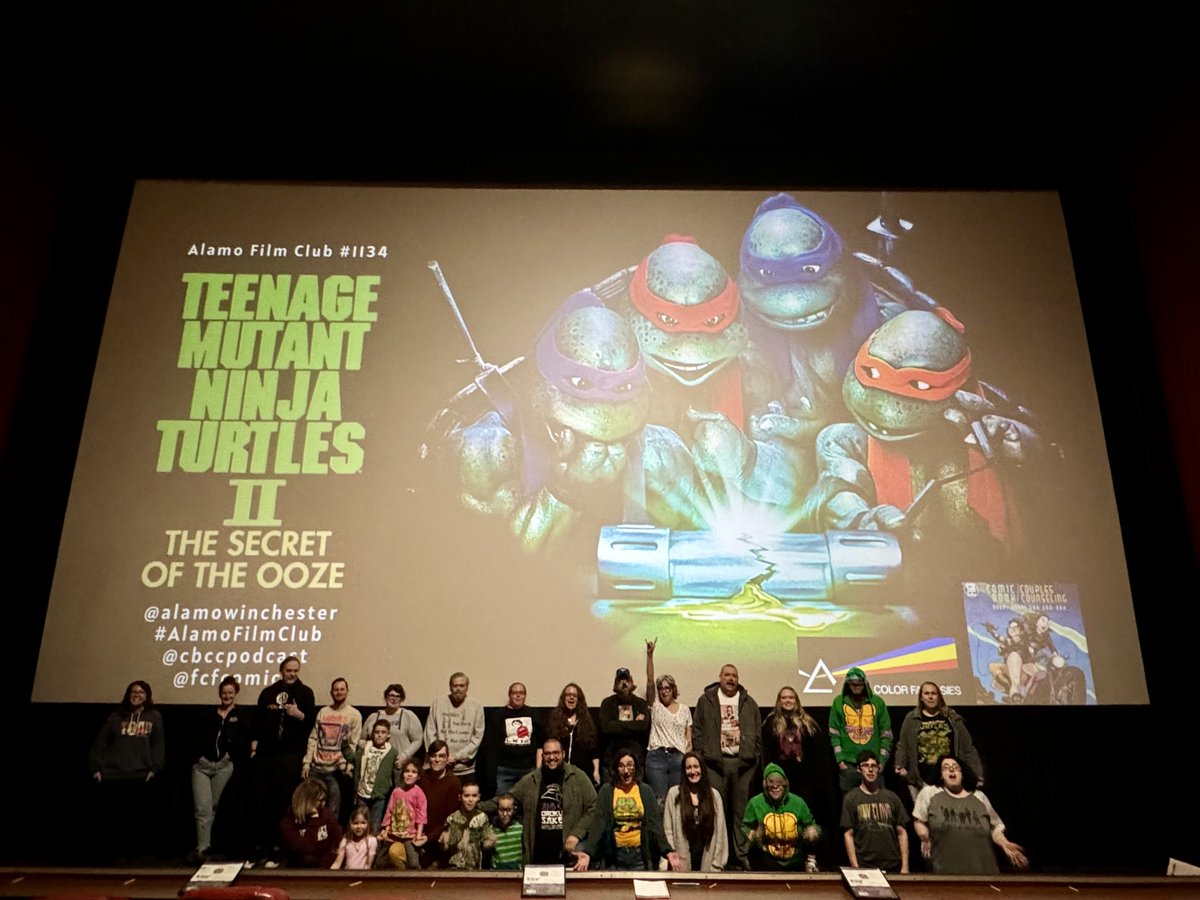 Look at these big TURTLE fans cherring with @CBCCPodcast & @fcfcomics for the second installment of those fantastic TEENAGE MUTANT NINJA TURTLES! What did they yell? You should have joined us - next month, 1989 BATMAN on the big screen! Cowabunga Dudes! Pizza time y'all!