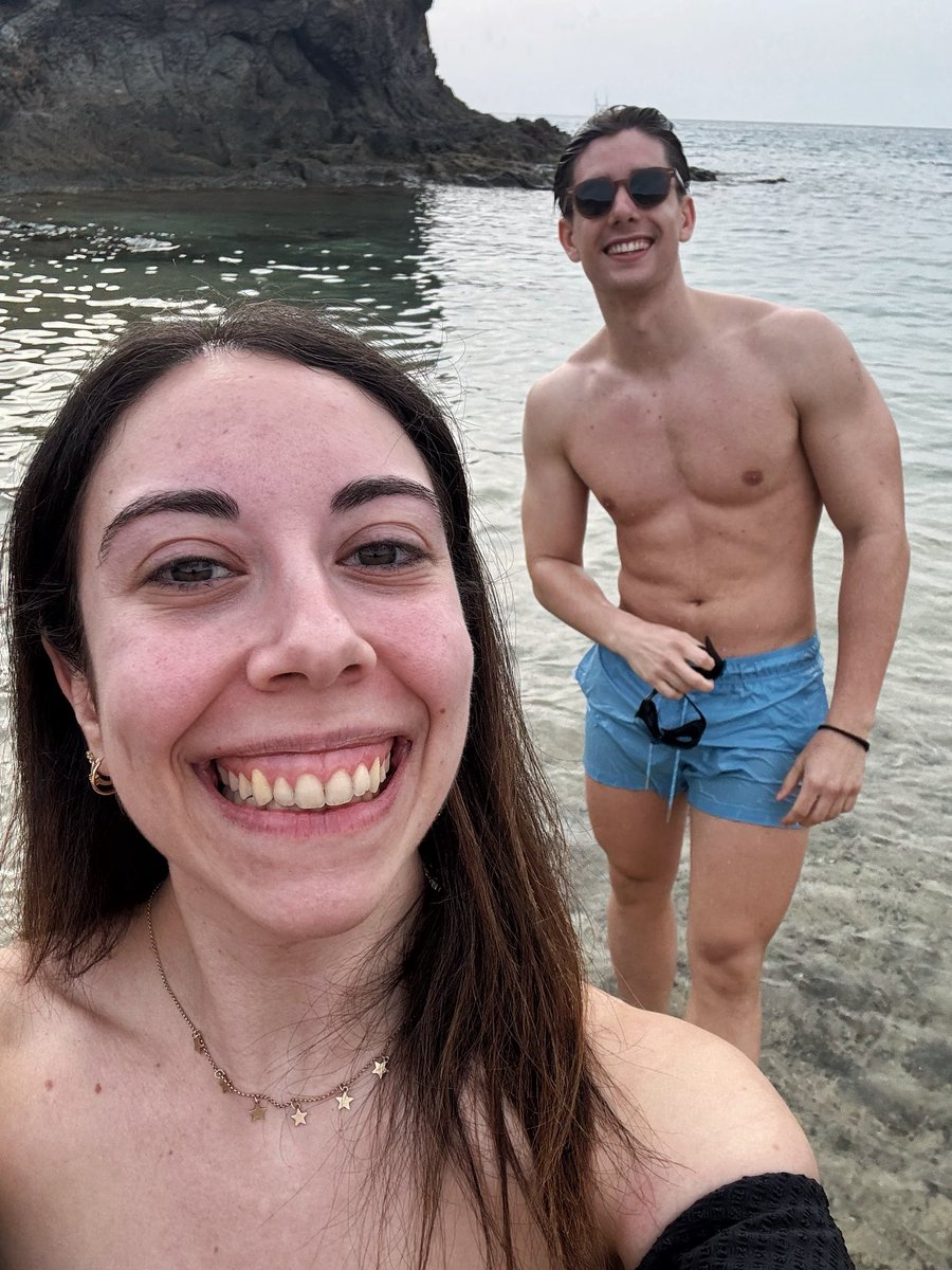 un día estas eligiendo hospital y al día siguiente de viaje de fin de resi con tus CoR 🫶🏻🫶🏻