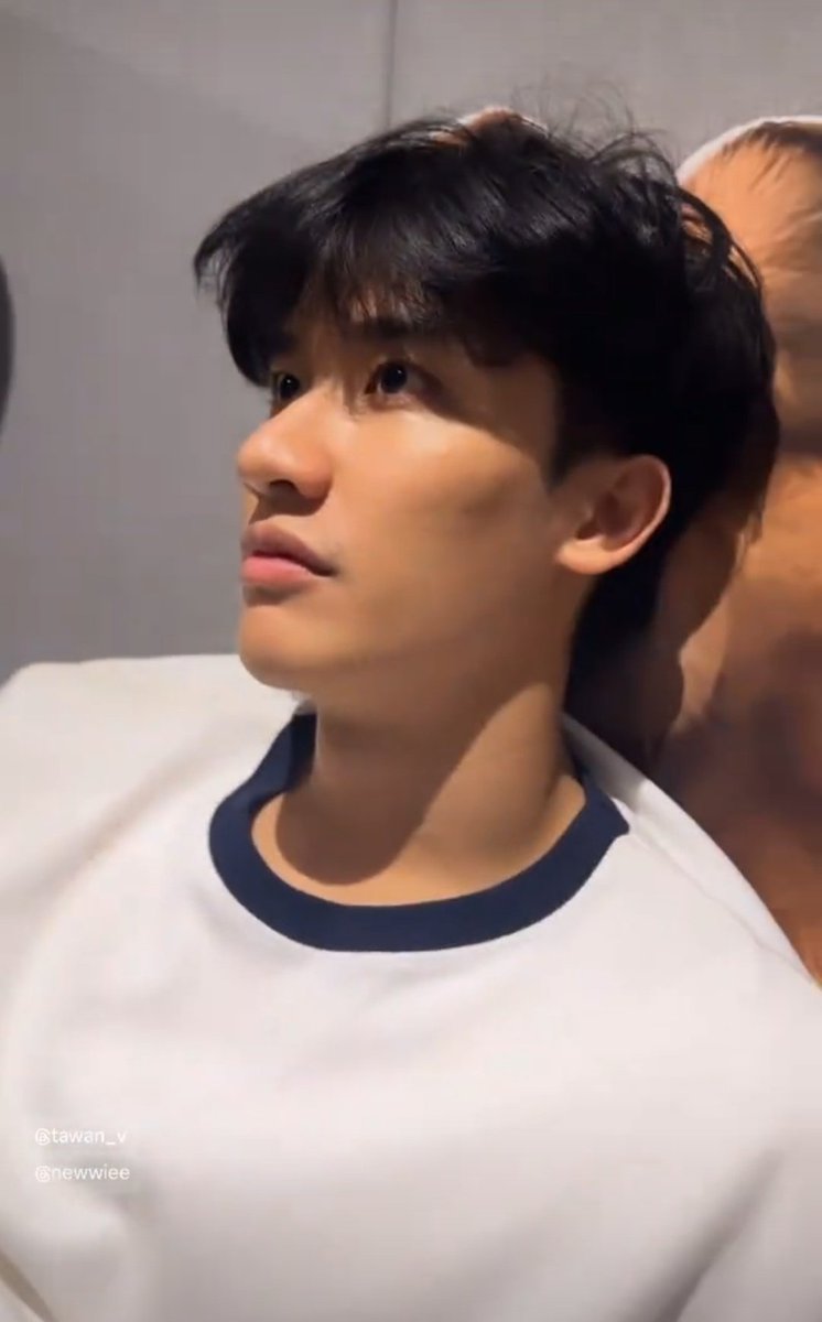 kayak remaja 17 tahunan gitu sih kadang lucu kadang lucu banget 😓🤍 #เตนิว #Tawan_V #Newwiee