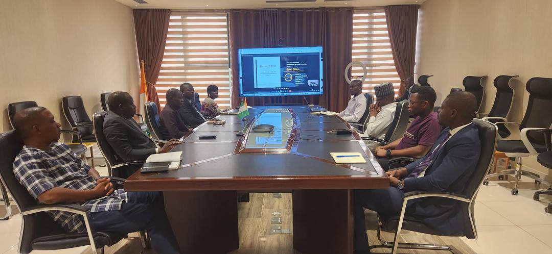 CoteAbuja's tweet photo. Monsieur l’Ambassadeur TRAORÉ Kalilou a présidé ce 19 avril 2024, une séance de présentation faite par la société QUERYFIER, sur les solutions bancaires simplifiées et de transfer d’argent, à travers son application dénommée "KWIKALAT". https://t.co/8uFzRjTVHt