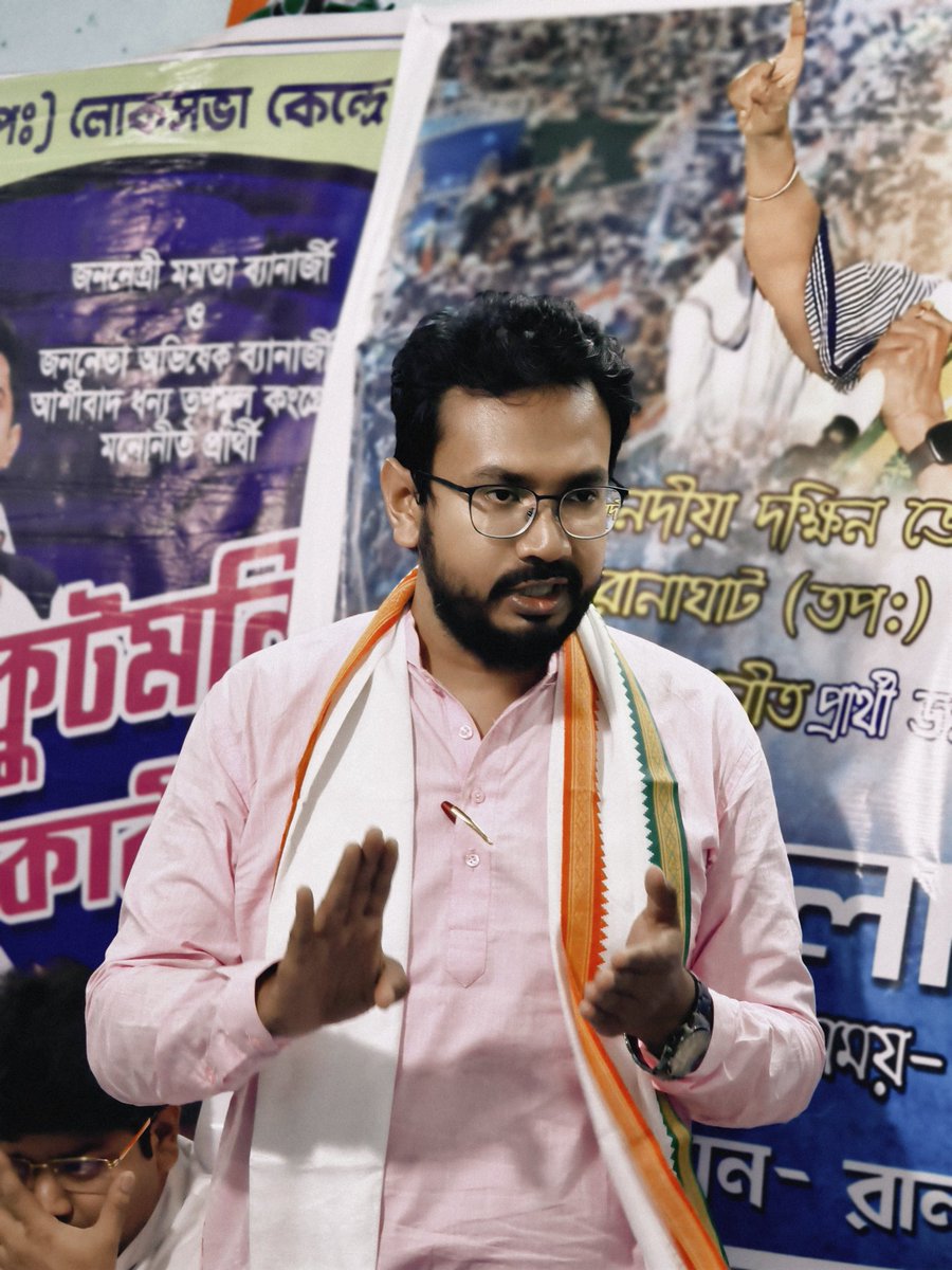 mukut_adhikari's tweet photo. নদীয়া দক্ষিণ সাংগঠনিক জেলার তৃণমুল কংগ্রেস কার্যালয় এ তৃণমুল ছাত্র পরিষদ এর কার্যকর্তা দের সঙ্গে সাংগঠনিক আলোচনা।
#voteformukutmani 
#VoteForTMC https://t.co/OUaO5Z9Q4A
