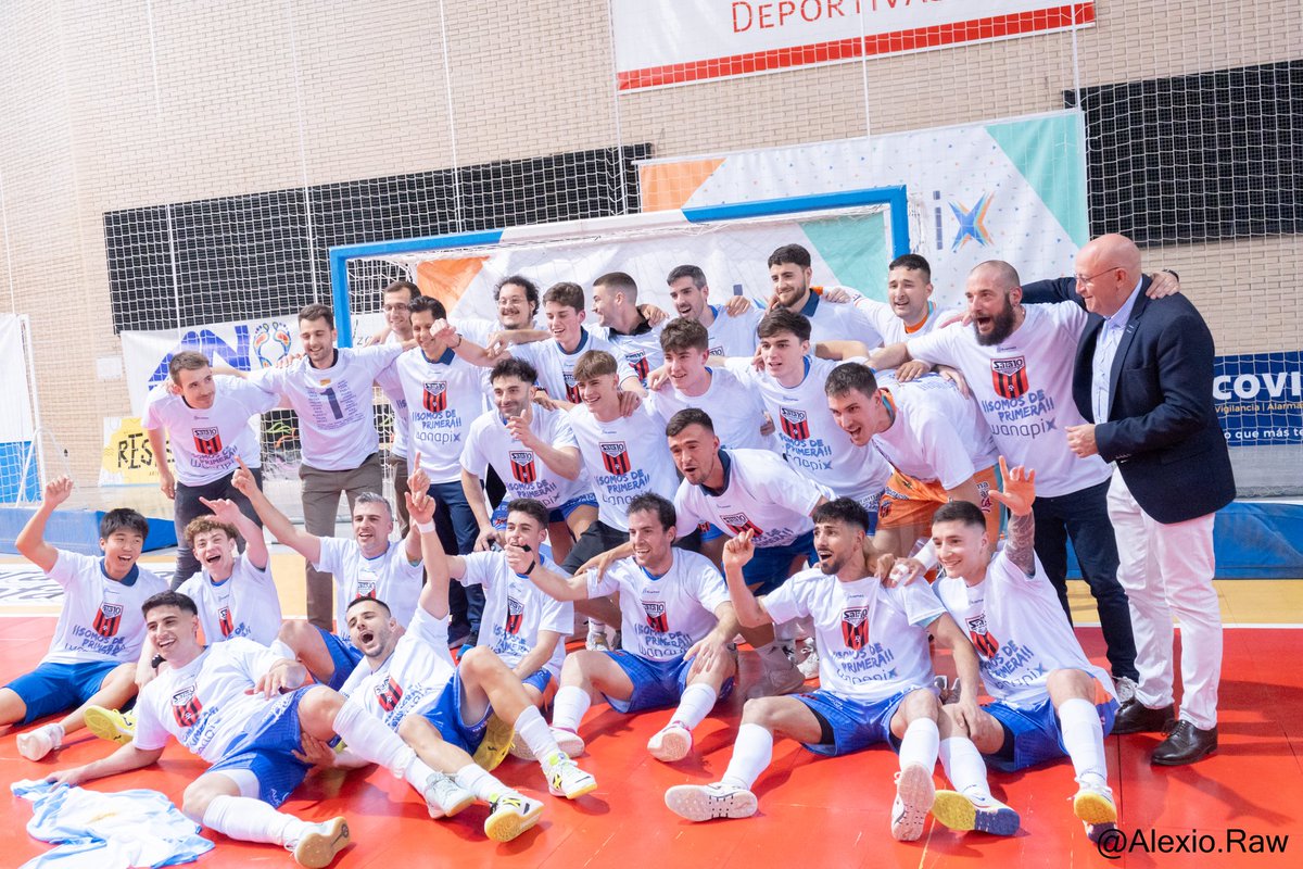 10Aarooon's tweet photo. CAMPEONES DE LIGA!!💙🤍🏆
@WanapixSala10 https://t.co/nNo0Btr400