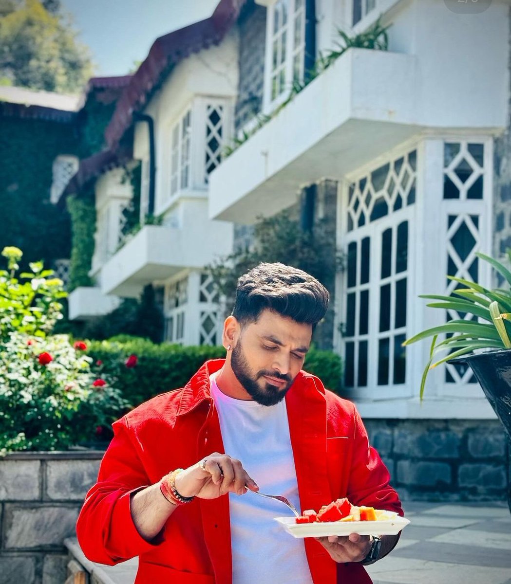 I think this is the newest pic of @ShivThakare9 bhau 🤩🤩🤩

#ShivKiSena || #ShivThakare