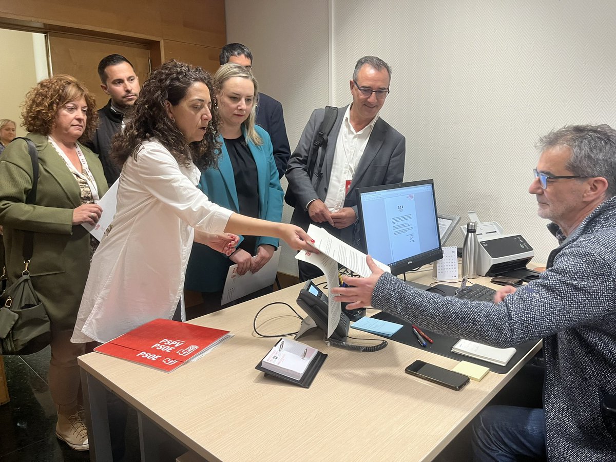 🌹🏡El Grupo Socialista de la FVMP presenta una moción para la lucha contra la despoblación.
🤝🏻El Grupo Socialista de la Cortes, de la FVMP y de las tres Diputaciones se unen en la lucha contra la despoblación.