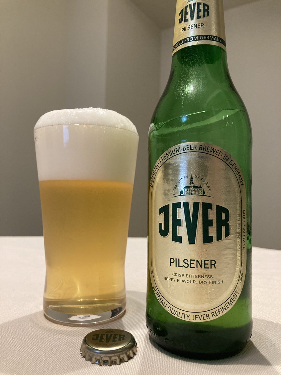 イェーヴァーJEVERのPILSENER🇩🇪🍺
ドイツ北部の代表的ジャーマンピルスナー！
苦味強めでキレがあって美味しい😋
北に行くほど苦いらしいけど最北端のフレンスブルガーはまだ出会えていない…