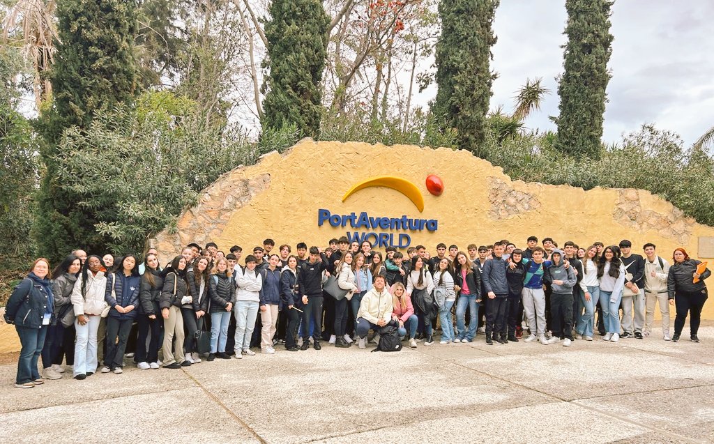 Avui a #PortAventura amb 4t d'ESO! A conquerir les atraccions i crear memòries inoblidables. 🎢😎 #150ExpansiónMisionera