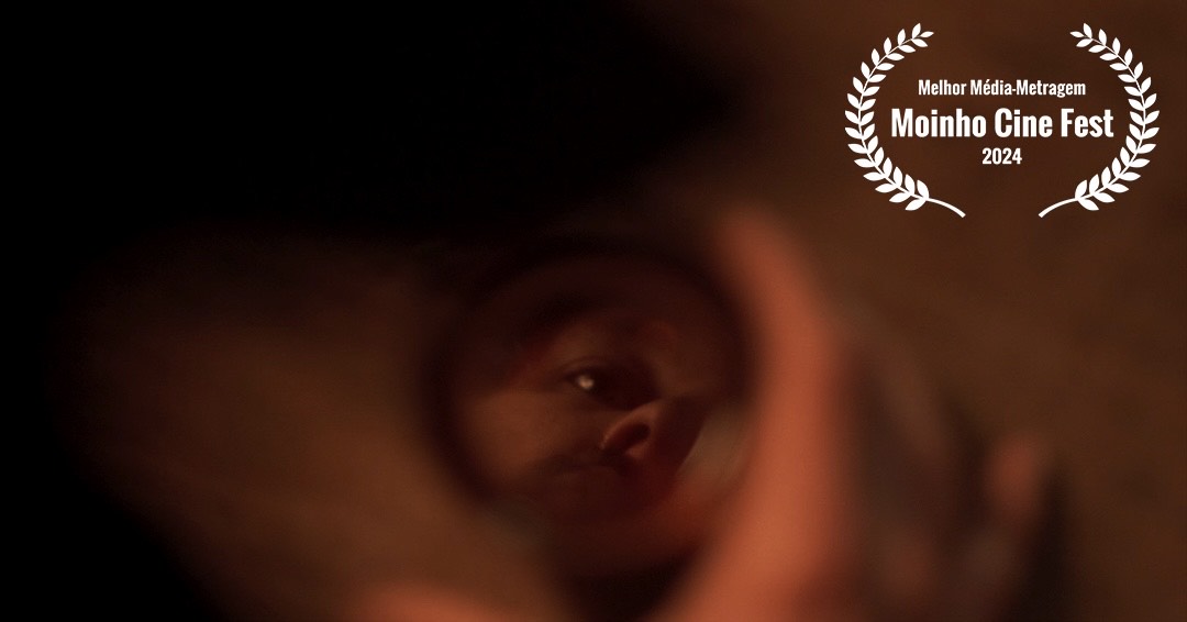 oitoseisoito's tweet photo. É com orgulho que anunciamos que #DILÚVIO recebeu ontem o prémio de Melhor Média-Metragem no @moinhocinefest 

É uma honra receber esta distinção, especialmente num festival que tão bem reconhece os artistas por detrás das obras.⛈️

#moinhocinefest #cinemaportugues https://t.co/S5lILdqWbv