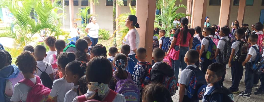 salasimonplanas's tweet photo. #22Abr Continúan las actividades pedagógicas y el establecimiento de bases solidas para el desarrollo de nuestros estudiantes niños, niñas y adolescentes Mcpio
#SimonPlanas #BloqueaElBloqueo
@NicolasMaduro
@MPPEDUCACION
@_LaAvanzadora
@cdcelara
@EleamerAbdala
@AurimarVargas1 https://t.co/CpAVm9VXAB