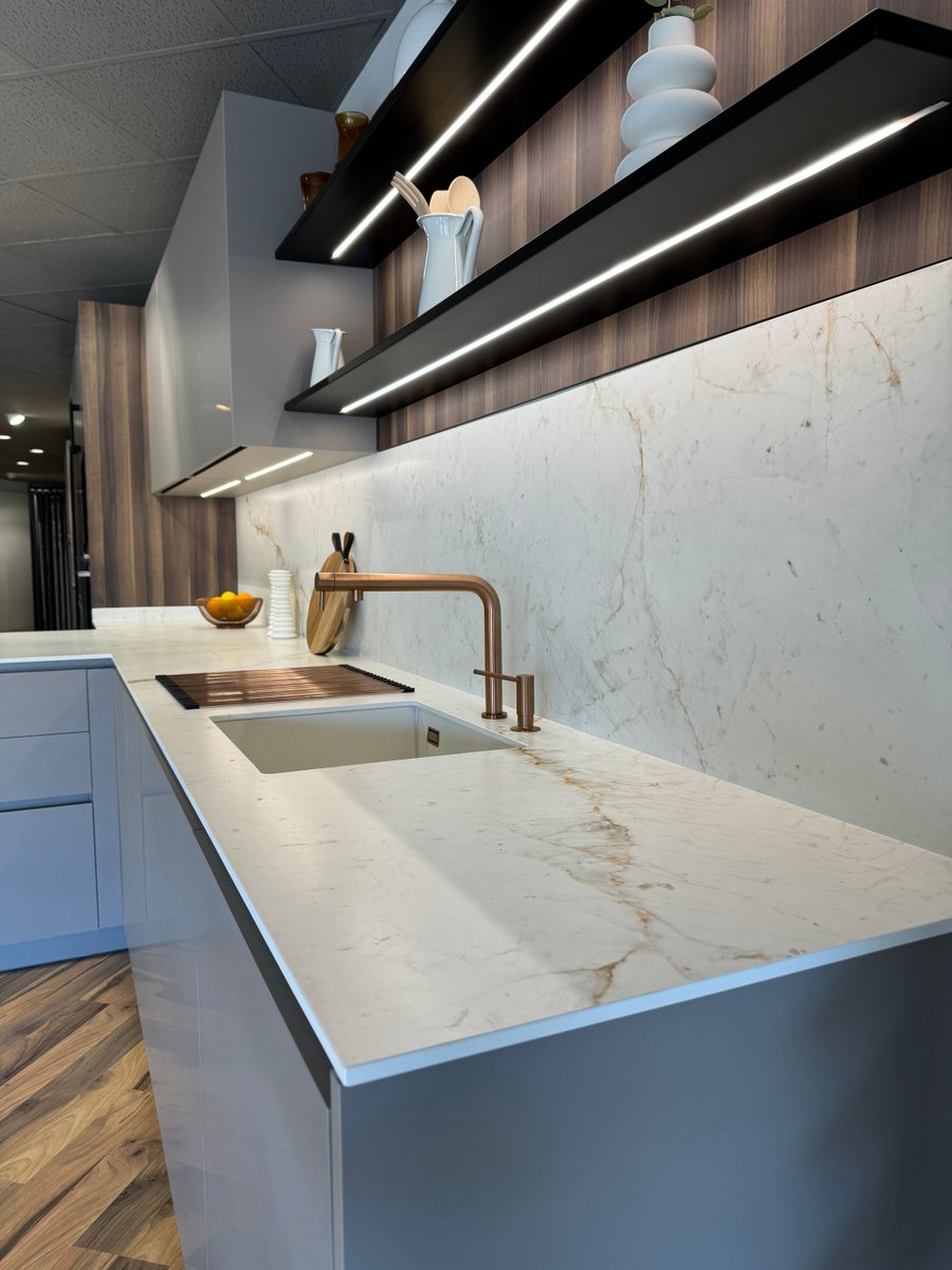 inkococinas's tweet photo. Nuevo ambiente de nuestro distribuidor FRAMIRU en Castellón, una cocina que combina diferentes acabados, con unos interiores espectaculares, en los que se pueden comprobar la amplitud, comodidad y resistencia de estos.
#Inkococinas #INKOCOCINAS  #cocinaamedida #cocinaconestilo https://t.co/xO7MdJRphr