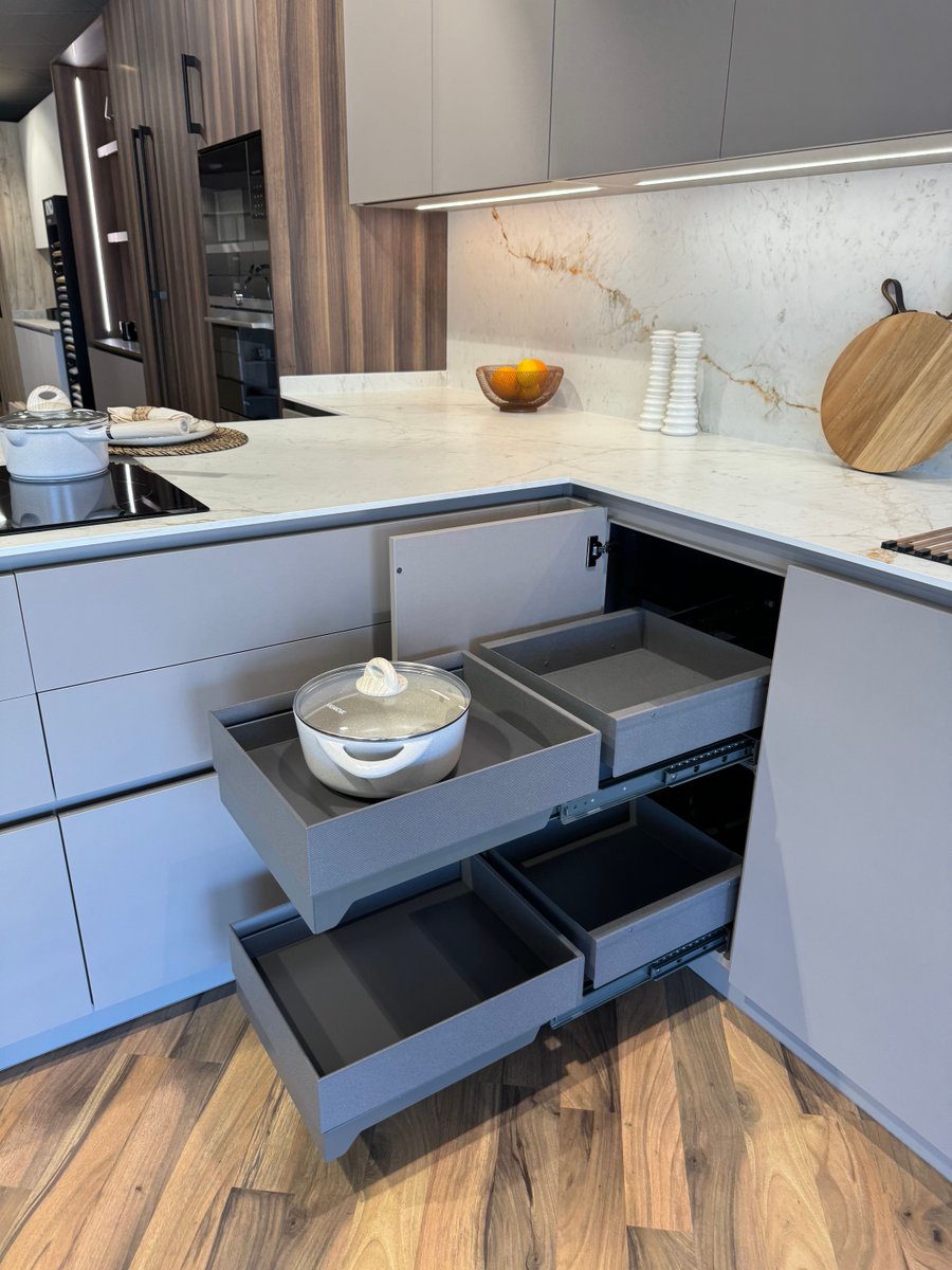 inkococinas's tweet photo. Nuevo ambiente de nuestro distribuidor FRAMIRU en Castellón, una cocina que combina diferentes acabados, con unos interiores espectaculares, en los que se pueden comprobar la amplitud, comodidad y resistencia de estos.
#Inkococinas #INKOCOCINAS  #cocinaamedida #cocinaconestilo https://t.co/xO7MdJRphr