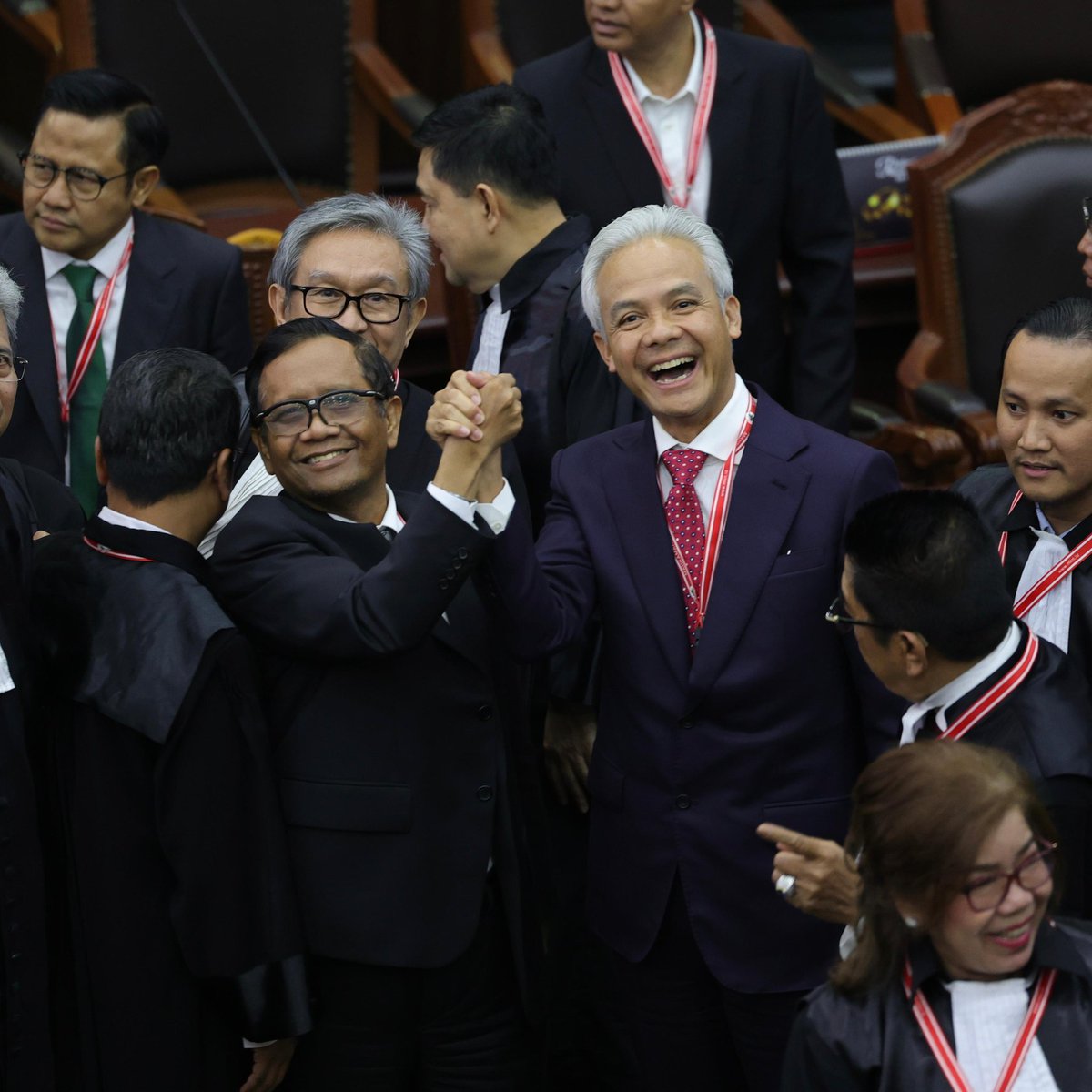 Habieb Selow (@wagimandeep212_) on Twitter photo "Apa pun keputusannya kami sepakati untuk menerima, kami terima, dan tentu kami ucapkan selamat bekerja untuk pemenang dan mudah2an pekerjaan rumah bangsa ke depan bisa segera diselesaikan," ujar Mister White <a href="/ganjarpranowo/">Ganjar Pranowo</a> "Apa pun keputusannya kami sepakati untuk menerima, kami terima, dan tentu kami ucapkan selamat bekerja untuk pemenang dan mudah2an pekerjaan rumah bangsa ke depan bisa segera diselesaikan," ujar Mister White <a href="/ganjarpranowo/">Ganjar Pranowo</a>