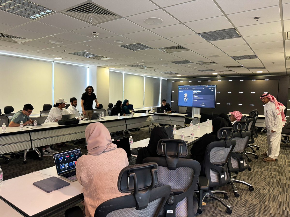 Today at @TheSandboxGame Creators Workshop in Riyadh, Saudi Arabia 🇸🇦 - we got hands-on with creation tools: Game Maker and @VoxEdit and inspired new vocations 💪 It's important to onboard new creators through education, bootcamps, workshops and game jams.