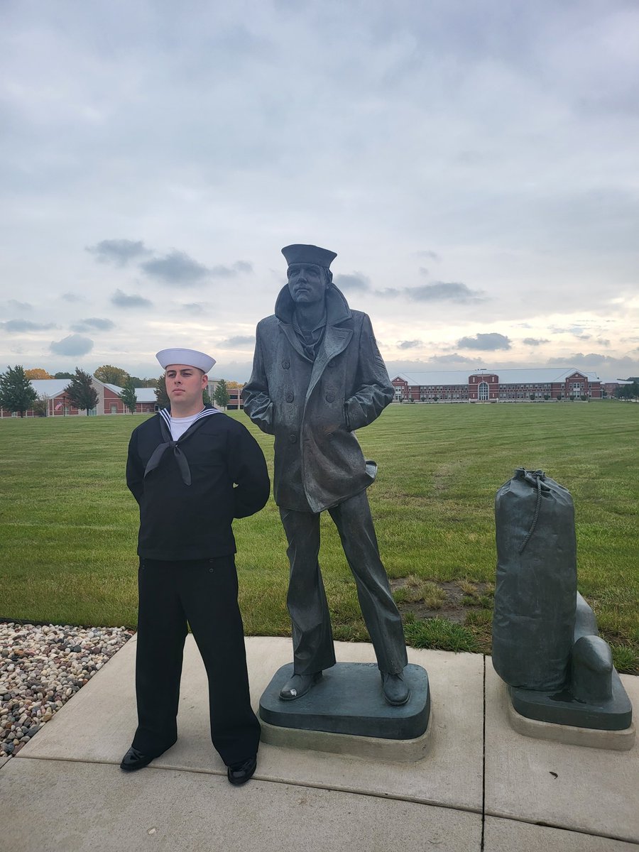 rdbullethead2's tweet photo. The journey from bootcamp to  A school to my first duty station. To all my fellow submariners cant wait to hit the seas with yall https://t.co/v5fEnRO3oP